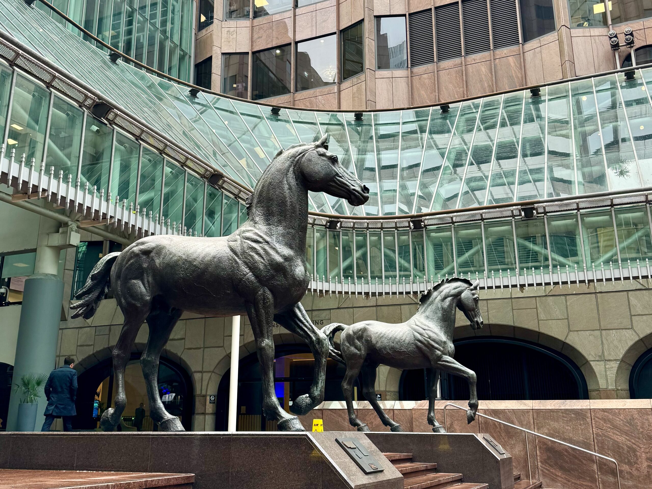 Sterling, Yen and Dollar – the horse statues in Minster Court